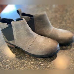 Sorel Chelsea Boots - Size 10.5 (Worn Once!)